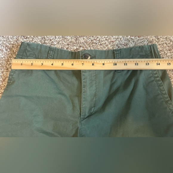 Old Navy Chino Shorts - Picture 3 of 5